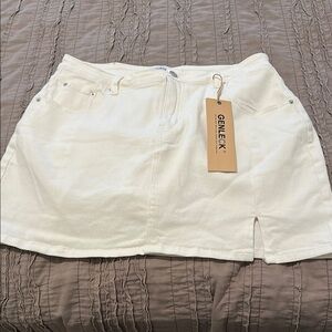 White Skort with Slit for Casual Wear size XL.  NWT
